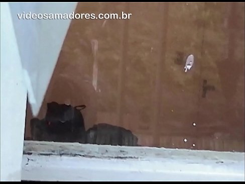 ❤️ Home cachondo mirando á súa moza con outro mozo, gravando un vídeo de carallo sen molestar á parella ❤️ Super sexo en % gl.pornmega.ru %